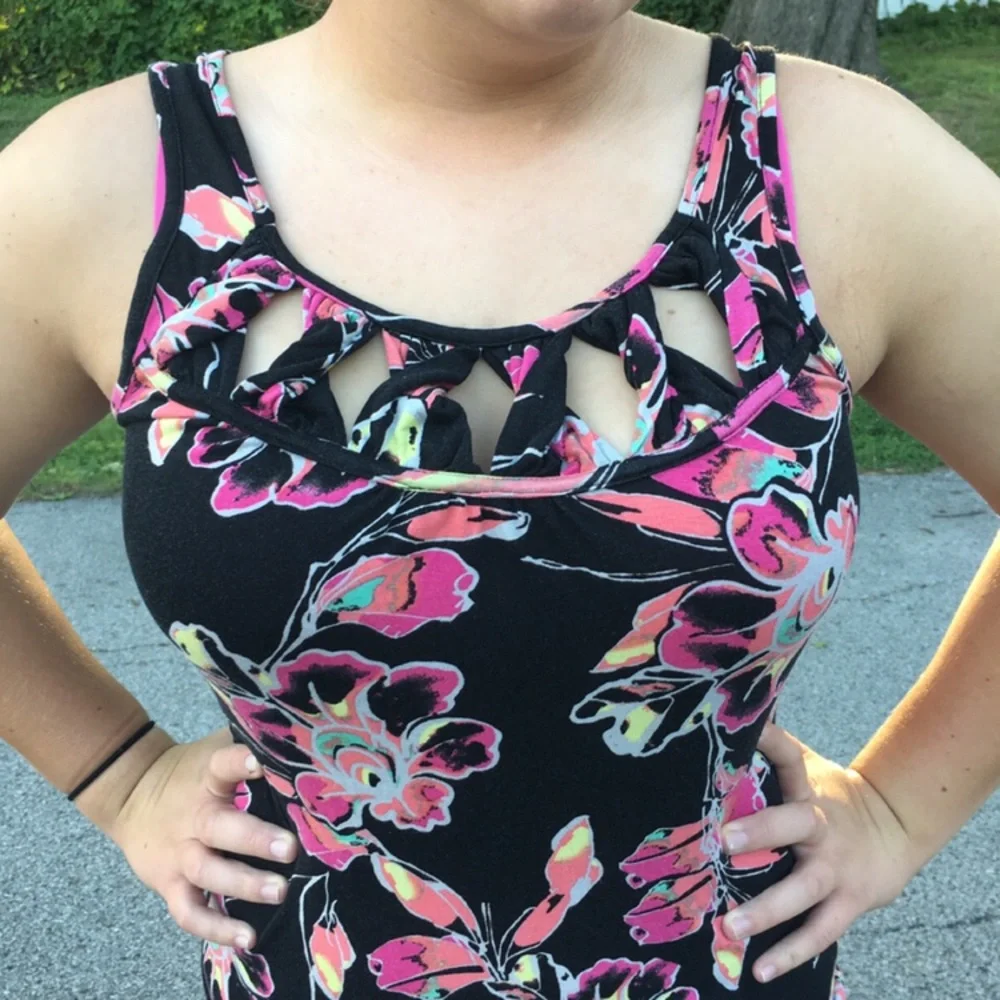 - American Rag L Floral Twist Macrame Chest Tank! EUC!
